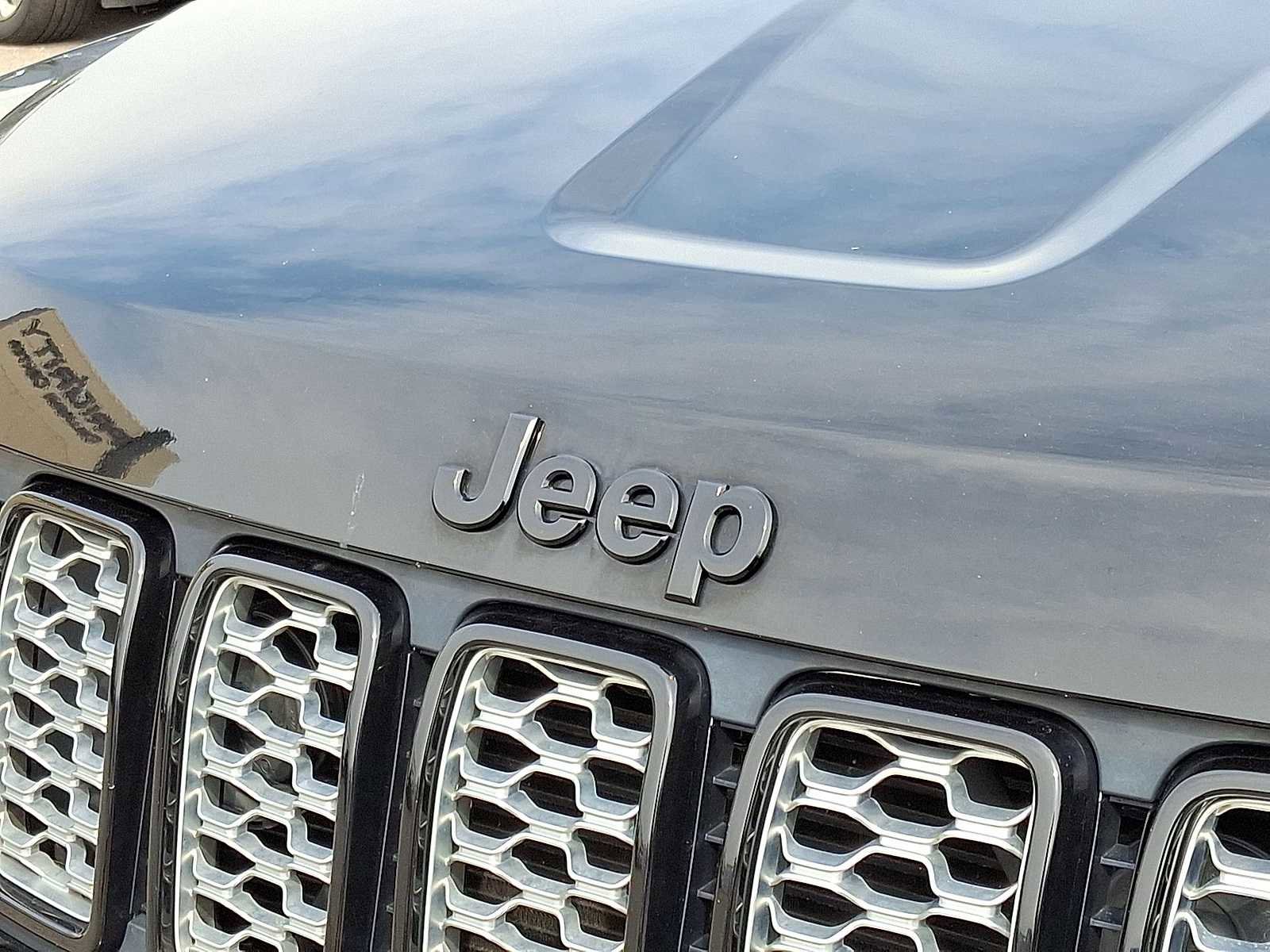 Used 2022 Jeep Grand Cherokee Laredo X image 36