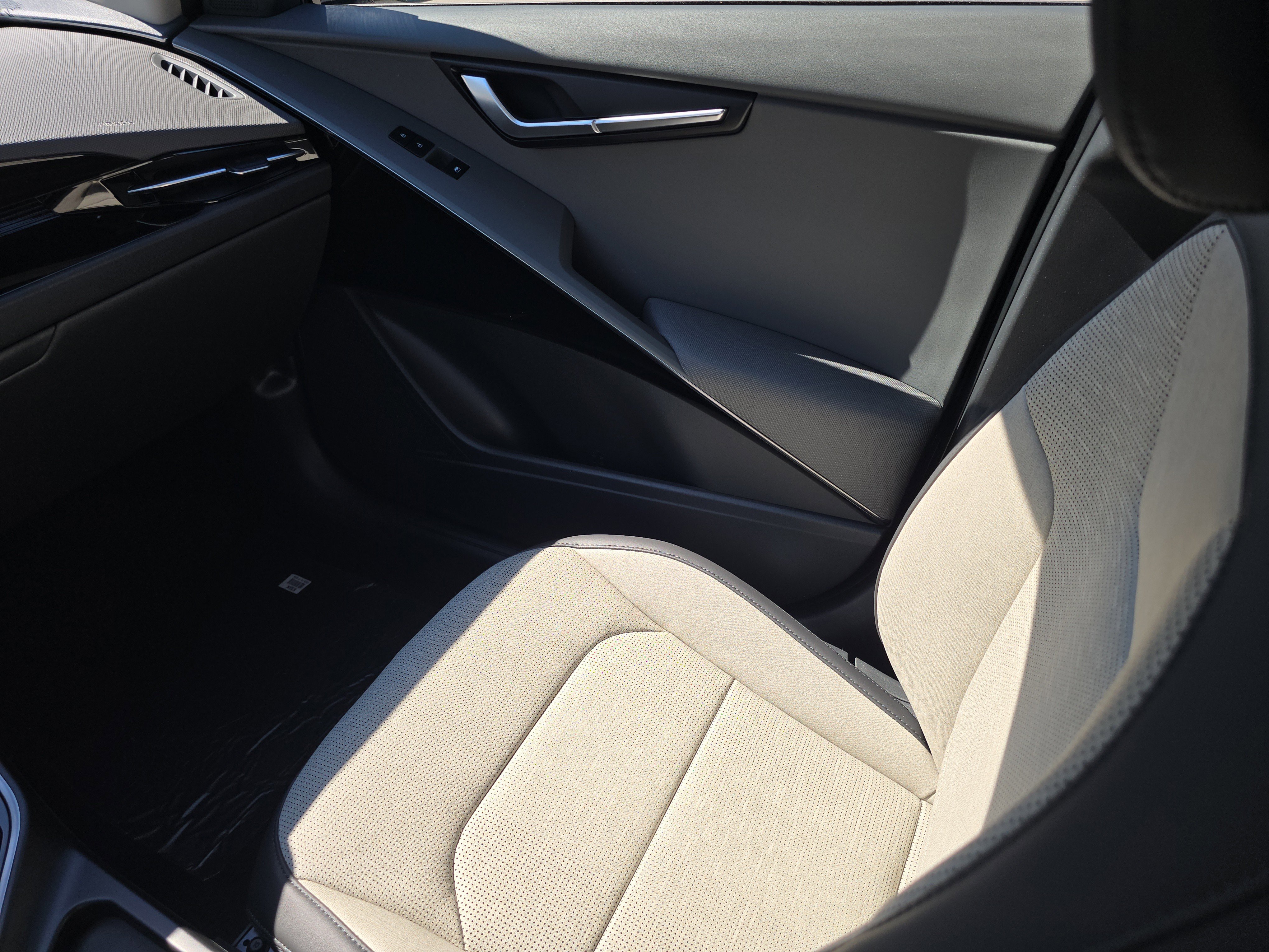 New 2026 Kia Niro SX Touring image 16