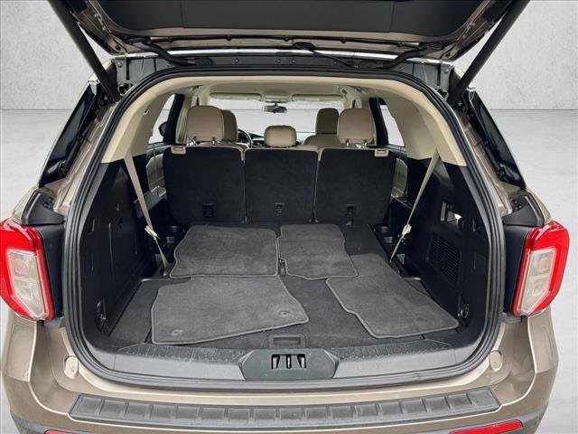 Used 2021 Ford Explorer XLT w/ Equipment Group 202A image 7
