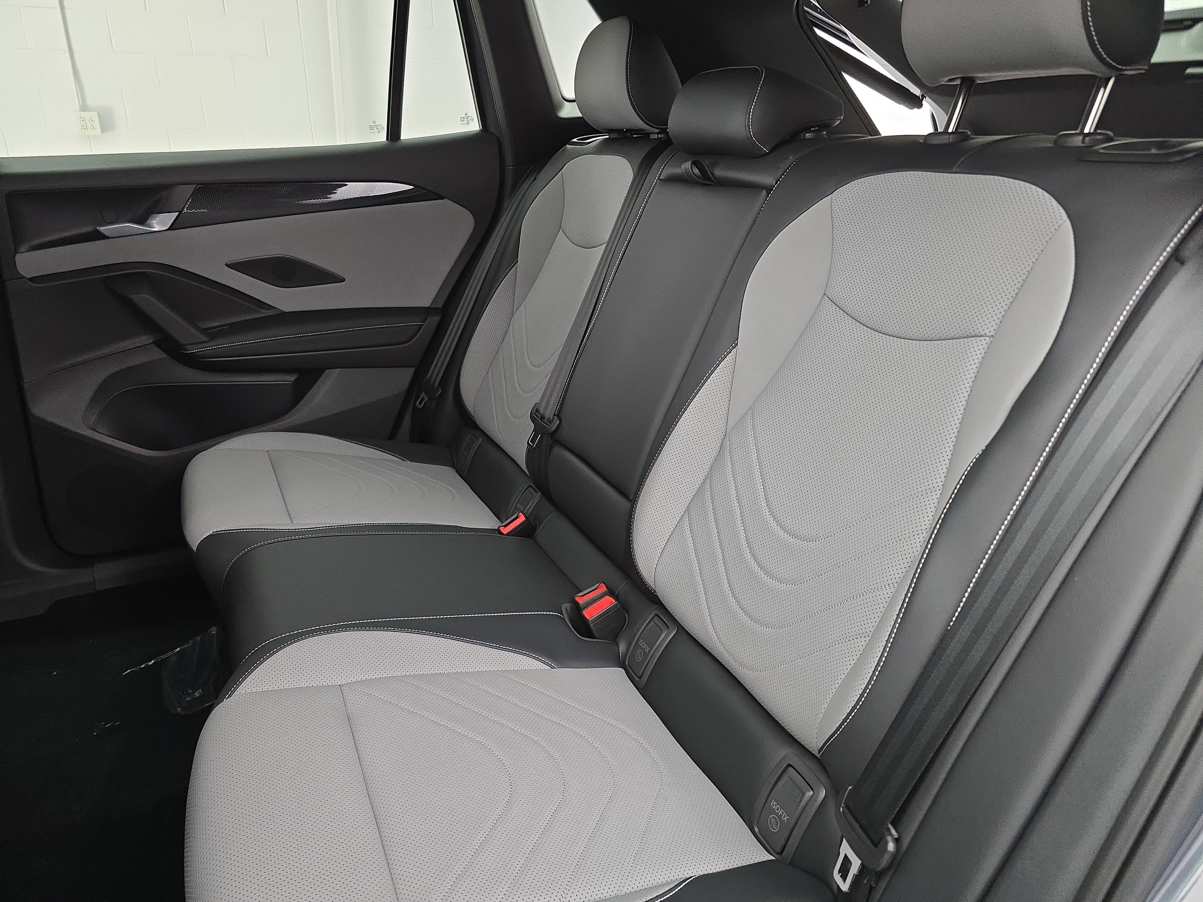 New 2026 Volkswagen Tiguan SE R-Line FWD image 14