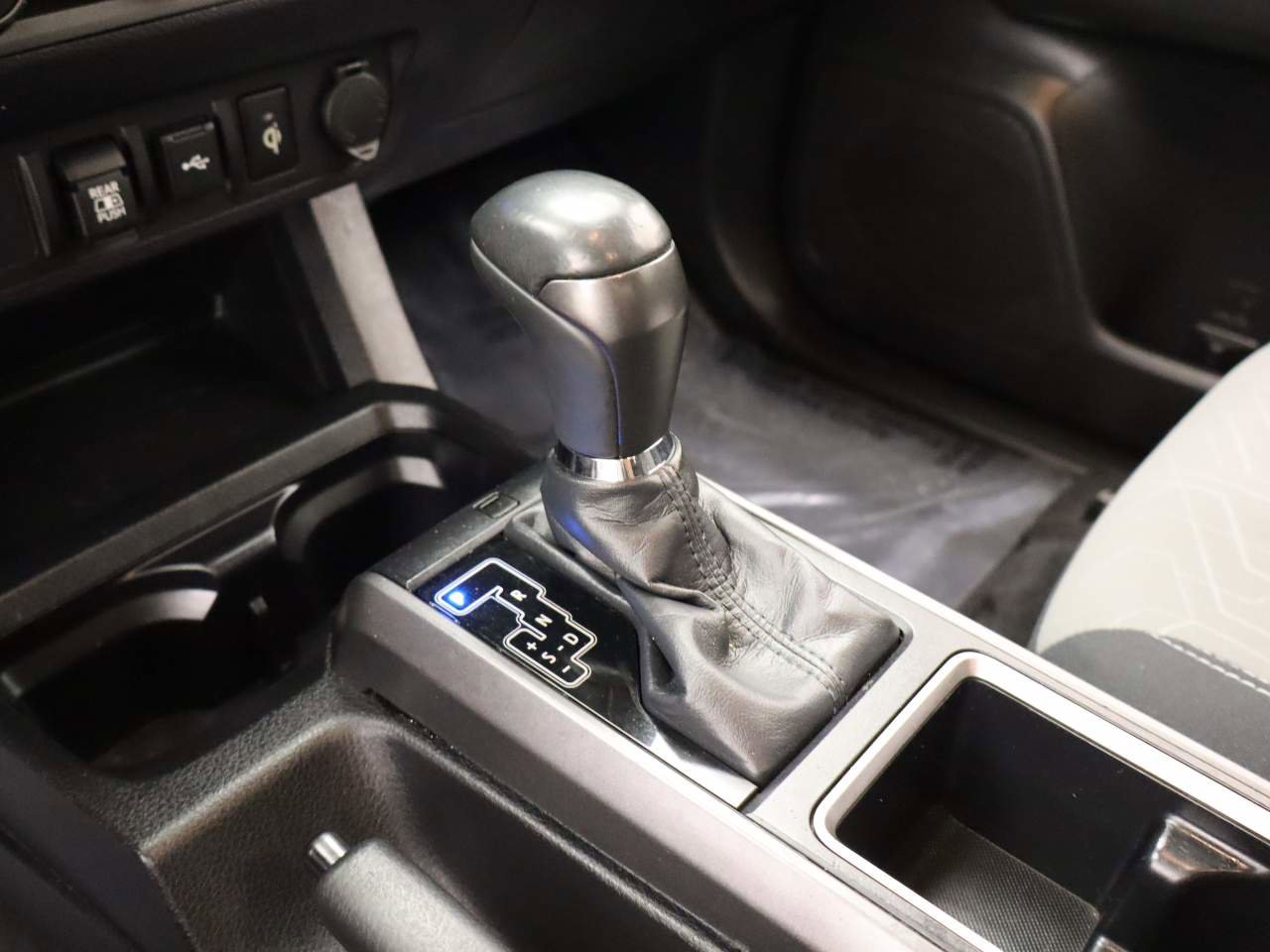 Used 2022 Toyota Tacoma TRD Off-Road image 9