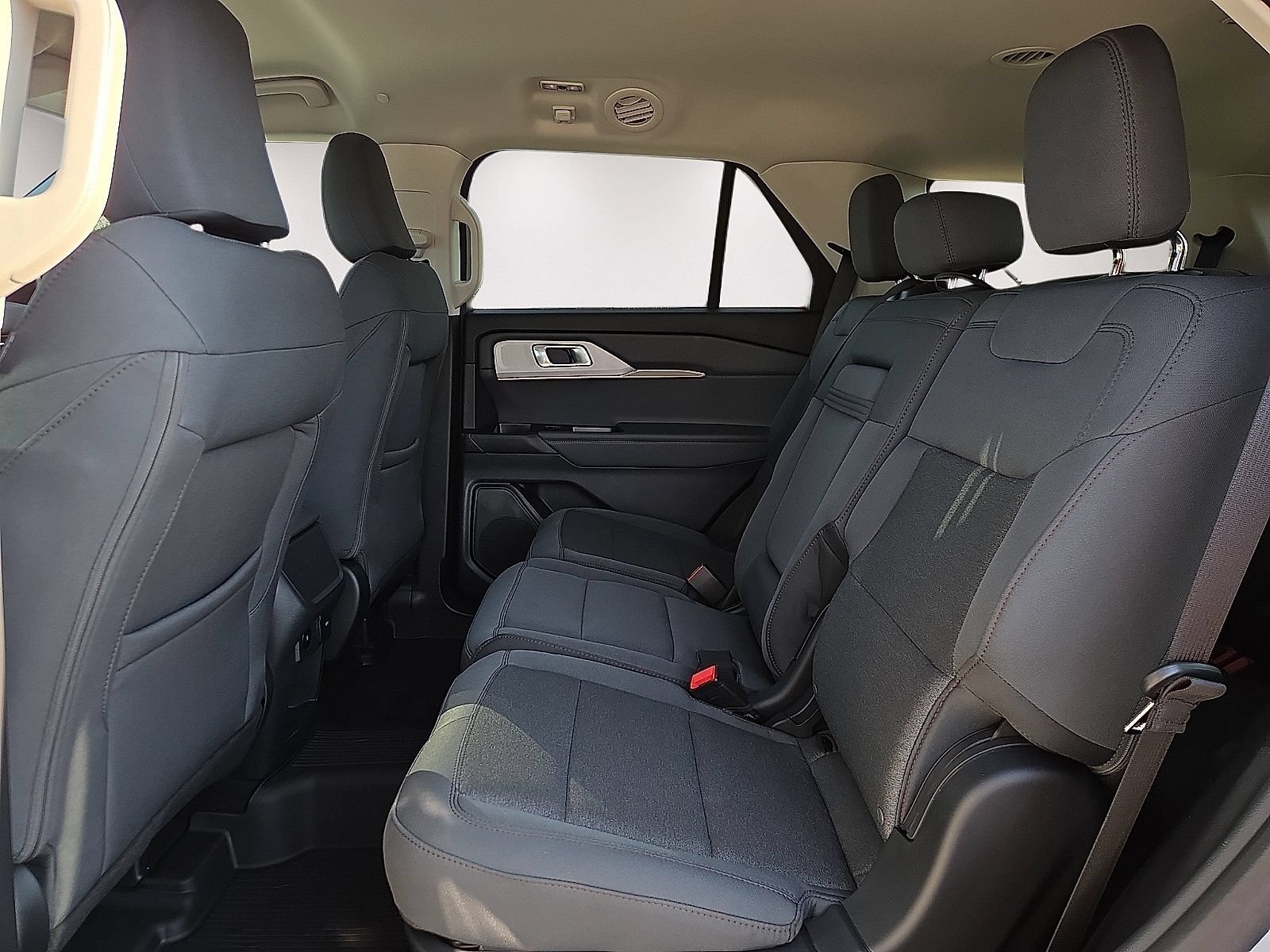 Certified 2026 Ford Explorer Active RWD image 11