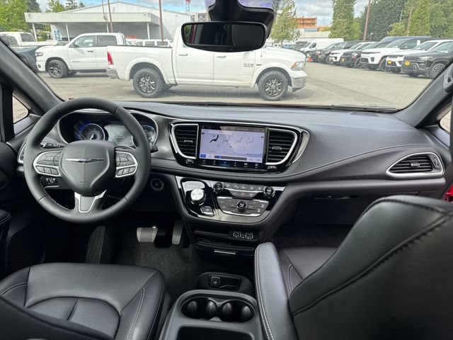 New 2025 Chrysler Pacifica Select AWD/4WD image 11