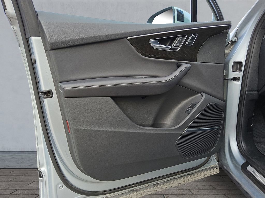 Used 2023 Audi Q7 3.0T Premium Plus image 17