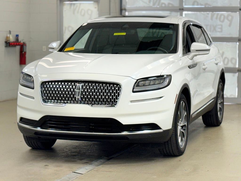 Used 2023 Lincoln Nautilus Reserve image 3