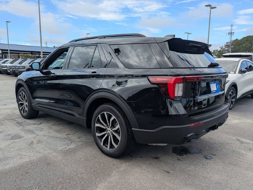 New 2026 Ford Explorer ST-Line RWD image 6