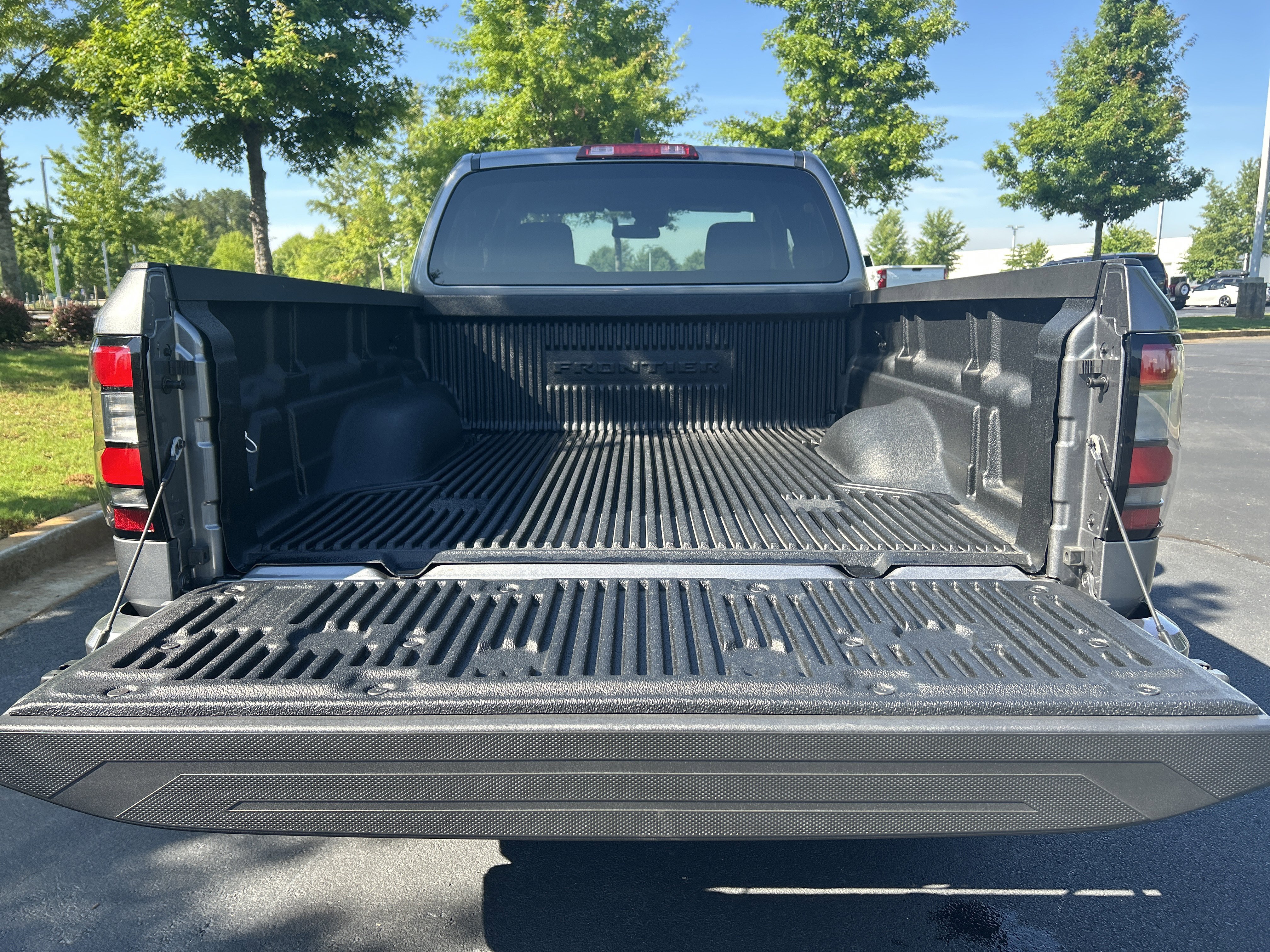 Used 2025 Nissan Frontier SV RWD image 30