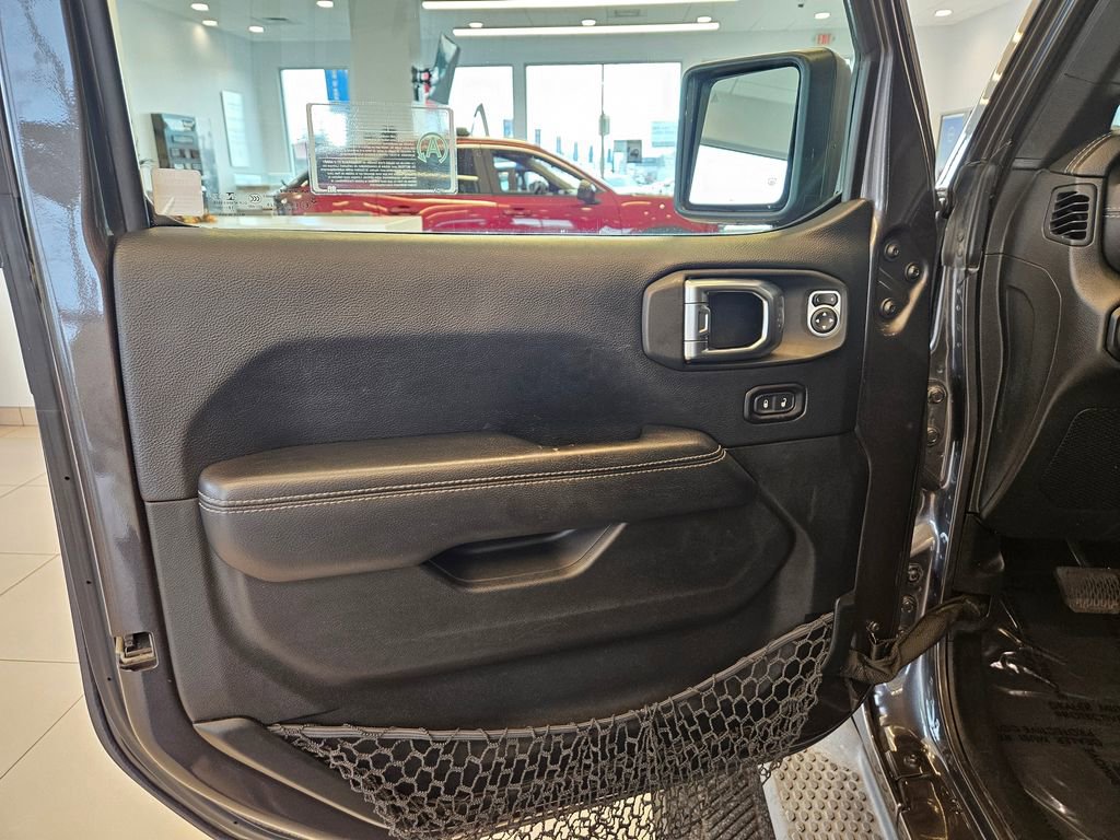 Used 2018 Jeep Wrangler Unlimited Sahara image 12