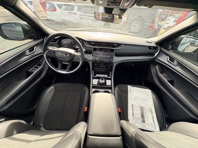 New 2025 Jeep Grand Cherokee L Altitude image 11