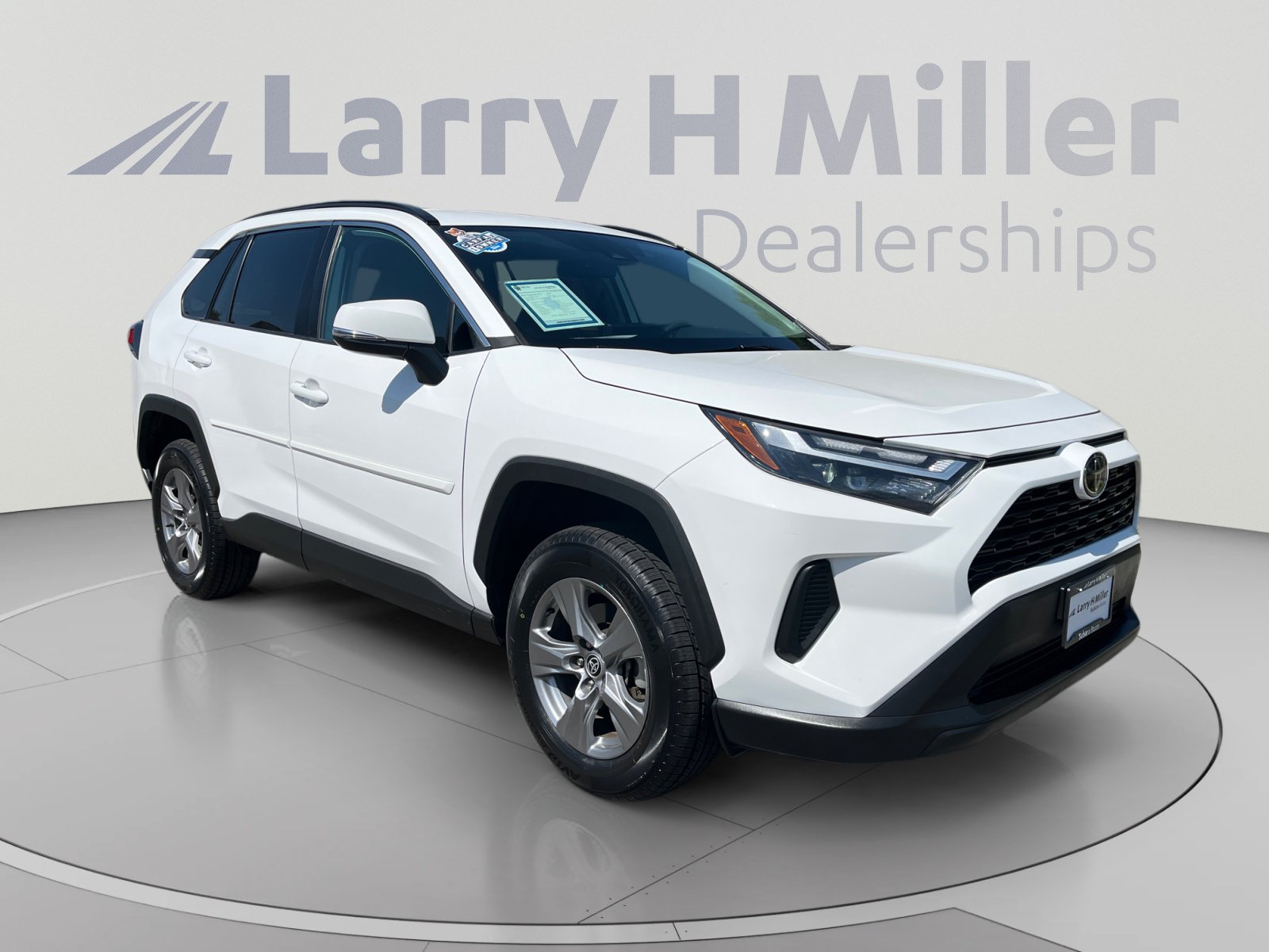 Used 2022 Toyota RAV4 XLE AWD/4WD image 7