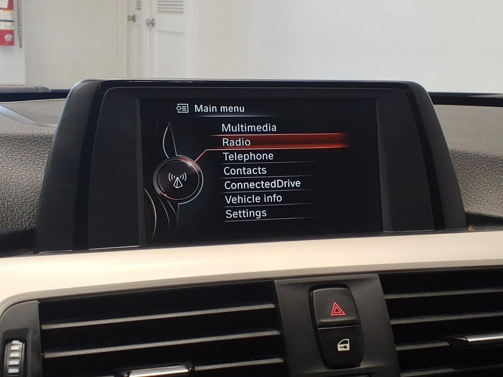 Used 2016 BMW 320i Sedan RWD image 13