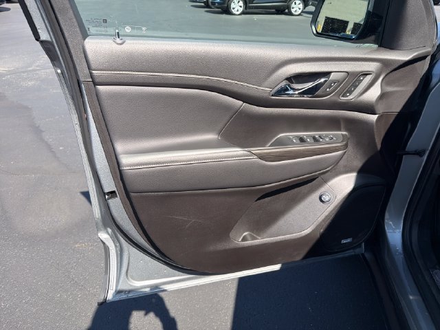Certified 2023 GMC Acadia SLT w/ Elevation Edition AWD/4WD image 10