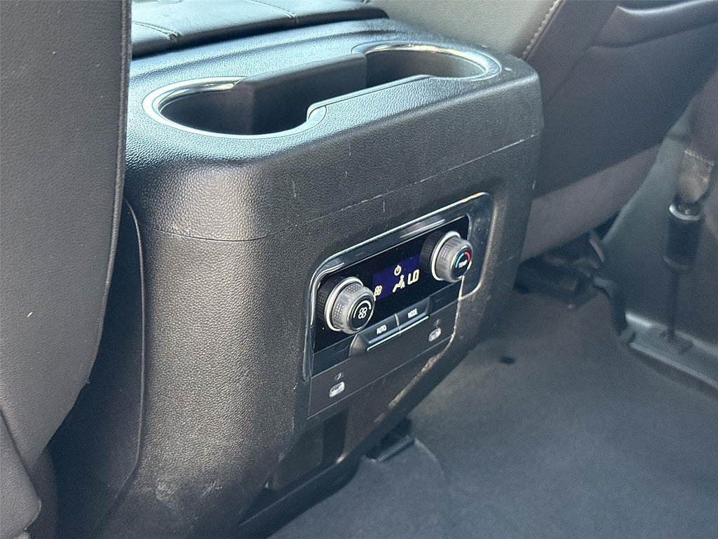 Used 2024 Chevrolet Suburban LT RWD image 19