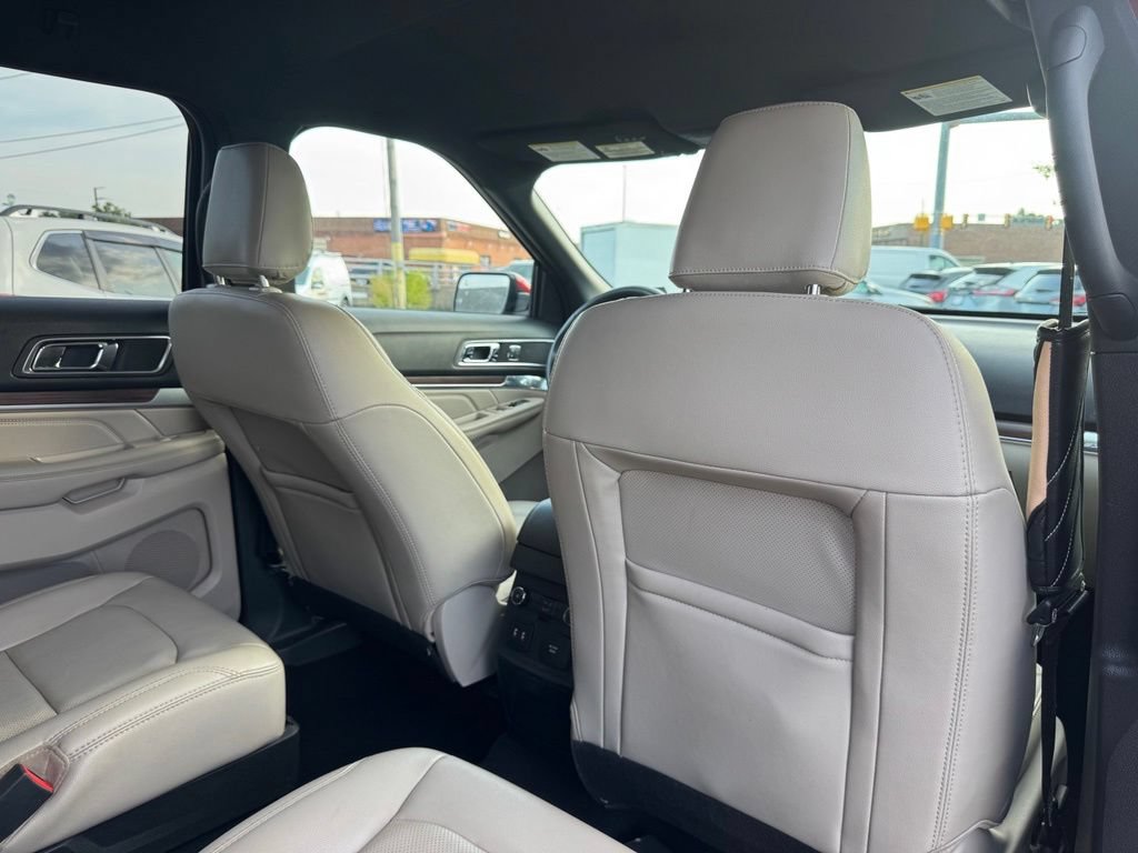 Used 2019 Ford Explorer Limited w/ Ford Safe & Smart Package FWD image 18