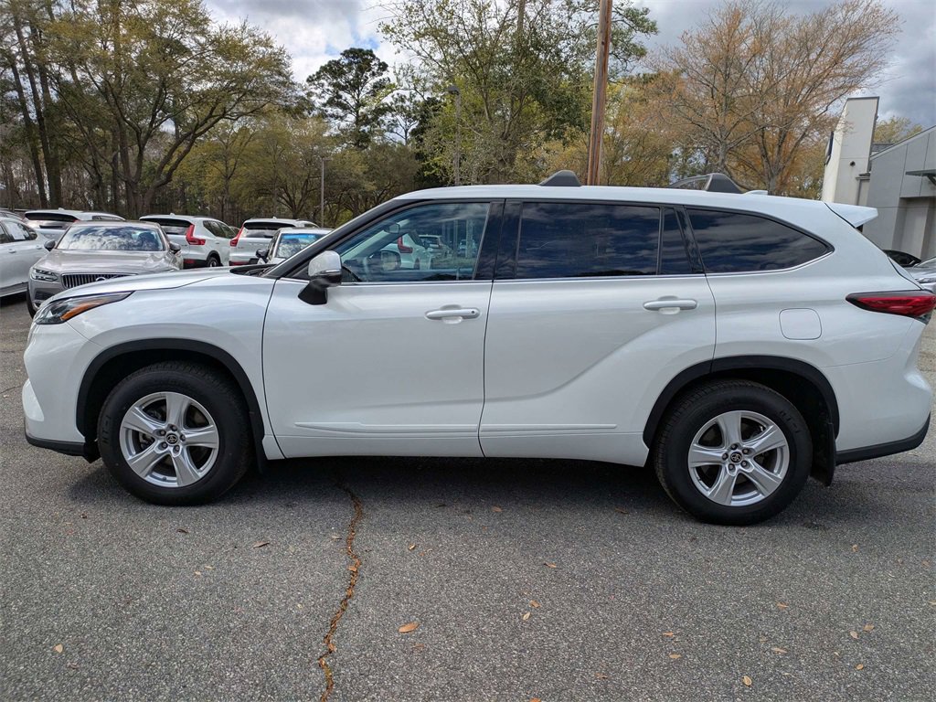 Used 2022 Toyota Highlander LE image 6
