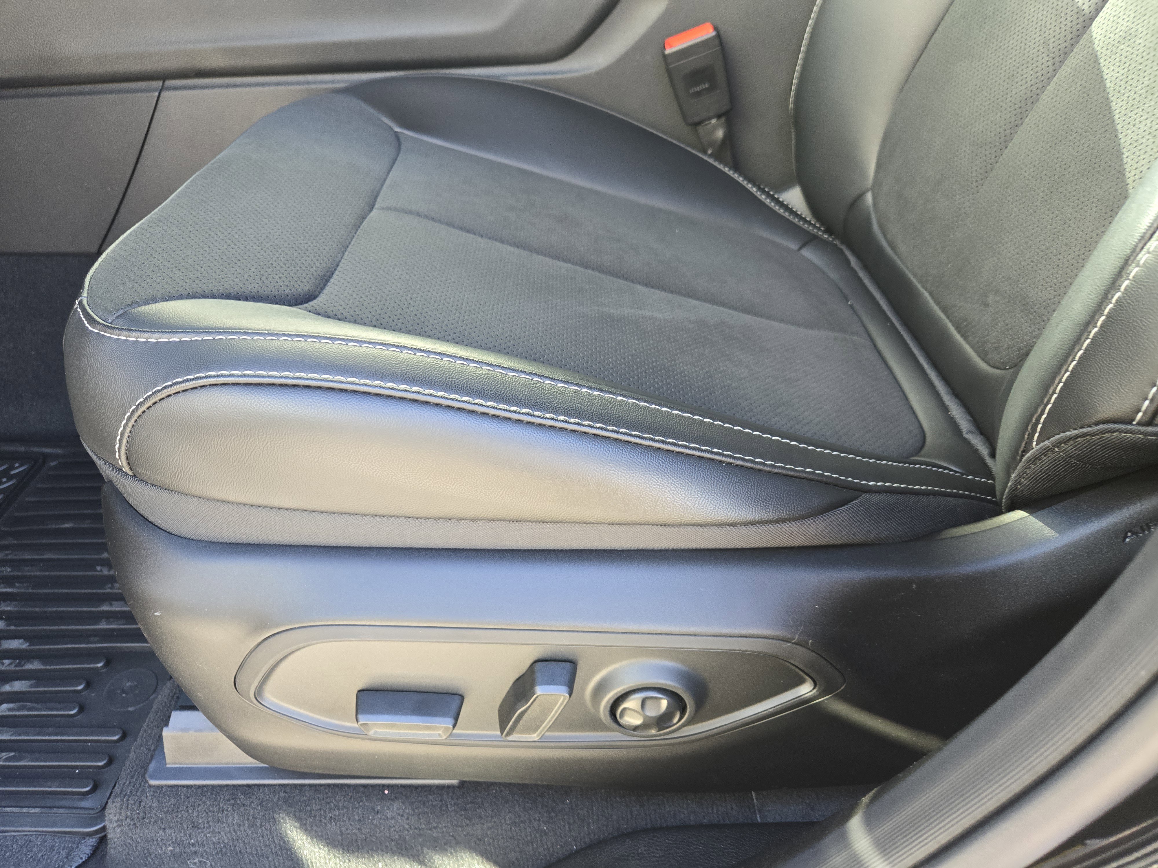 New 2025 Jeep Grand Cherokee L Laredo image 19