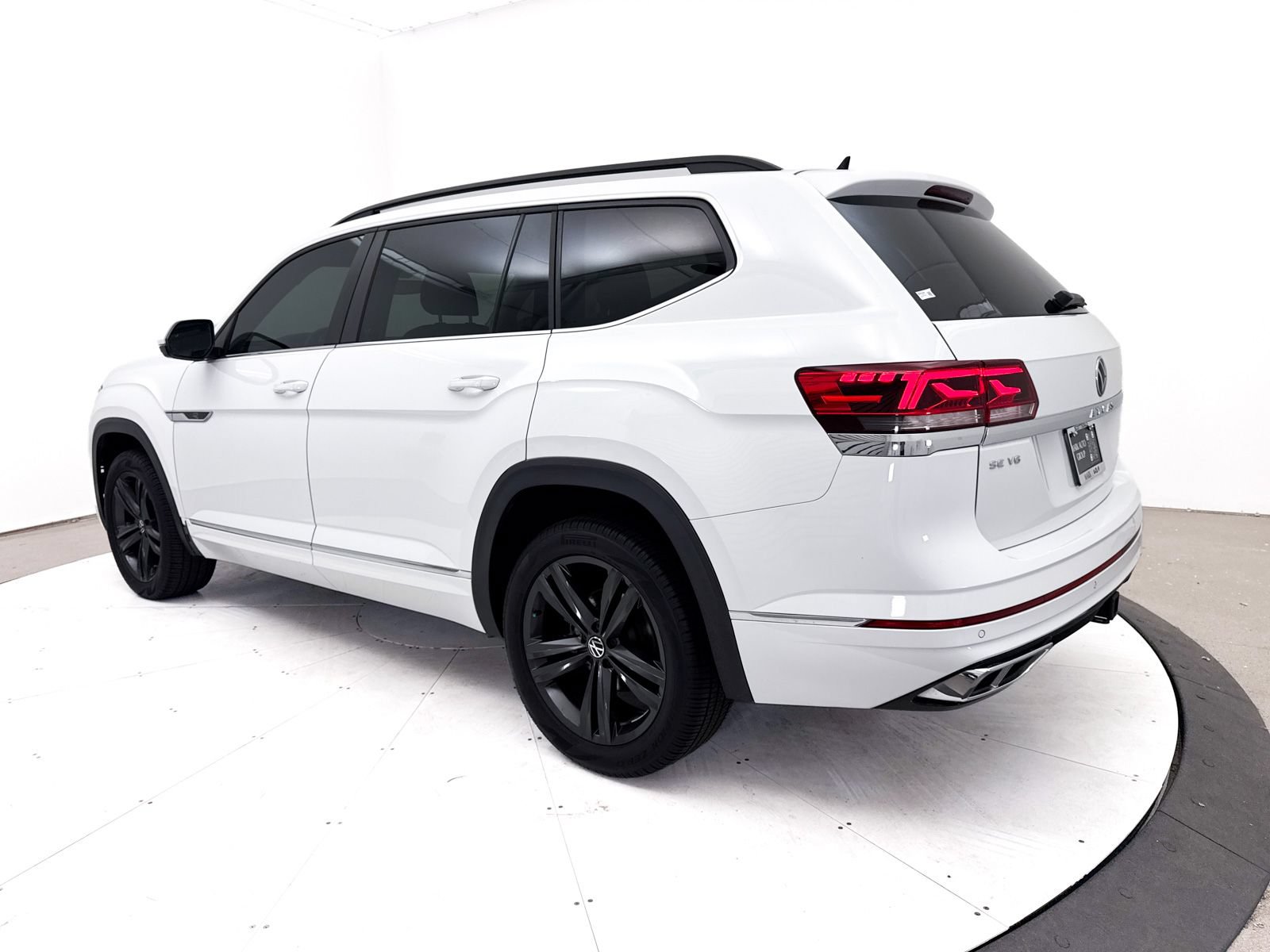 Used 2021 Volkswagen Atlas SE w/ Towing Package FWD image 14