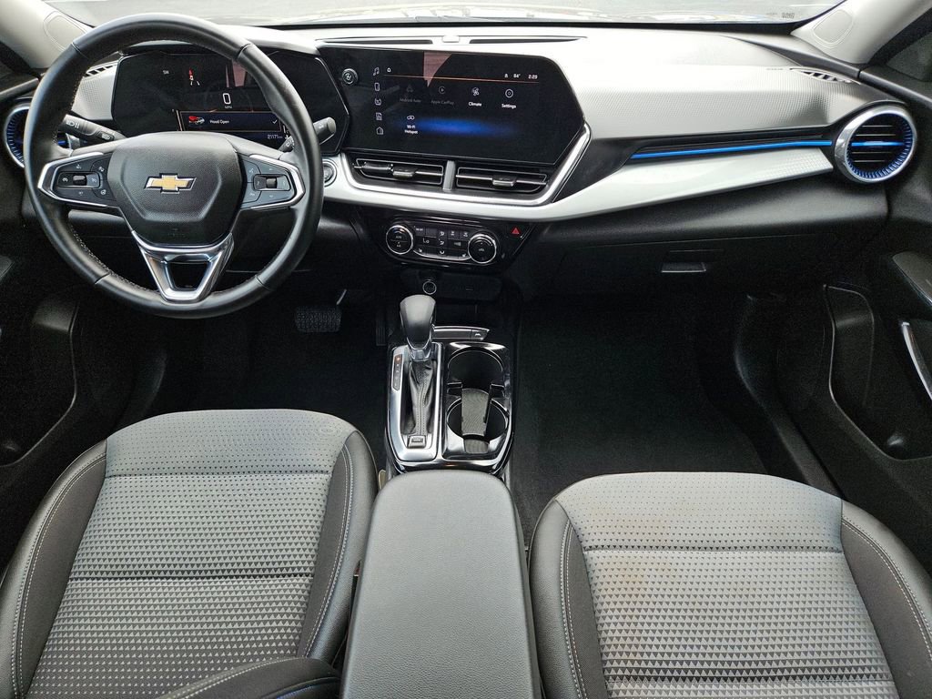 Used 2025 Chevrolet Trax LT w/ LT Convenience Package FWD image 19