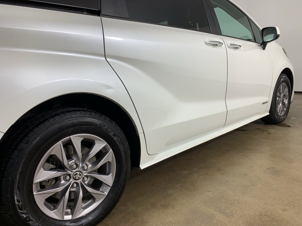 Used 2021 Toyota Sienna XLE image 9