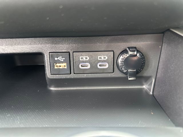 Used 2023 Toyota Highlander XLE FWD image 19