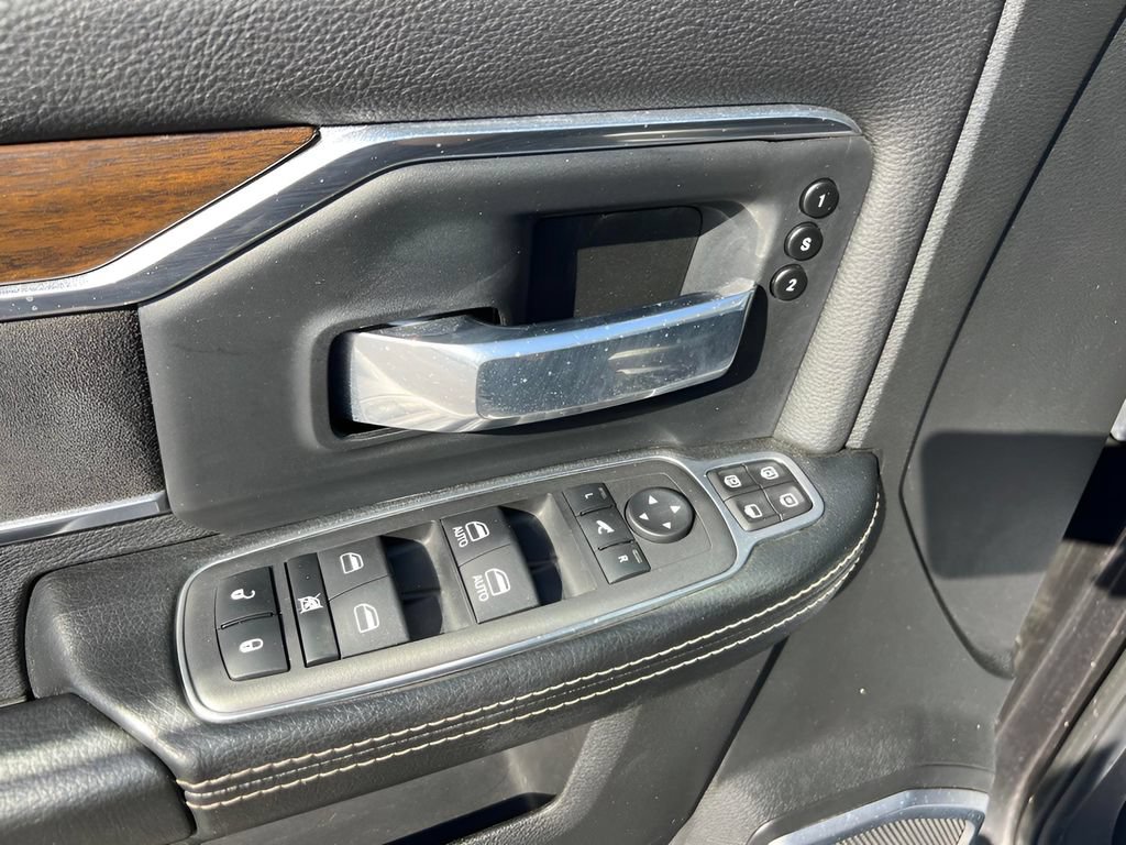 Used 2024 RAM 3500 Laramie AWD/4WD image 23