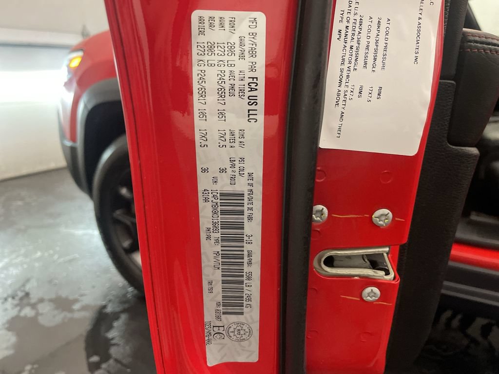 Used 2019 Jeep Cherokee Trailhawk w/ Comfort & Convenience Group AWD/4WD image 28