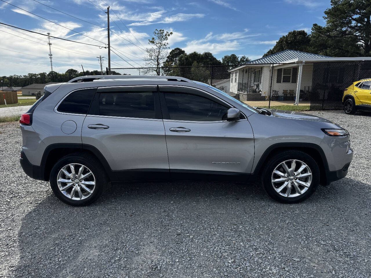Used 2017 Jeep Cherokee Limited FWD image 6