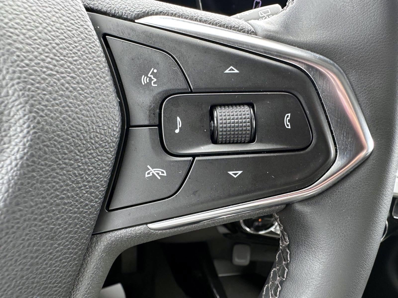Used 2024 Chevrolet Trax LT w/ LT Convenience Package FWD image 16
