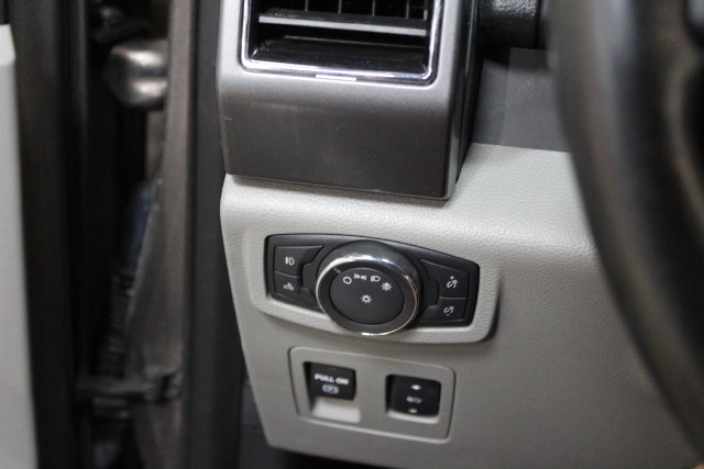 Used 2018 Ford F150 XLT w/ Equipment Group 302A Luxury AWD/4WD image 15