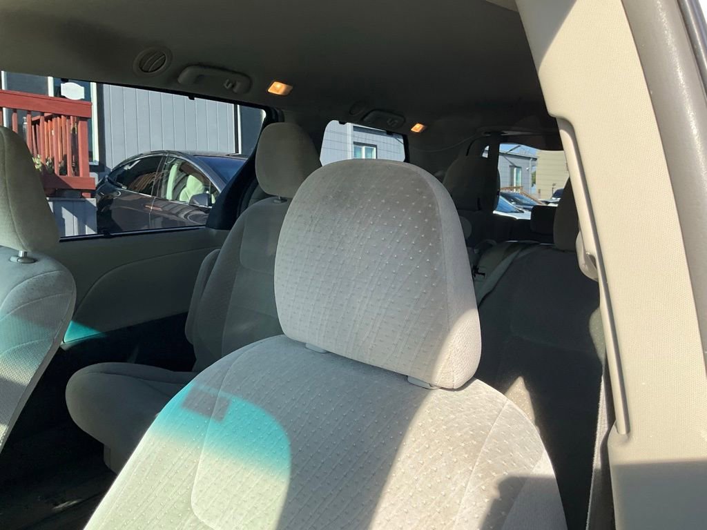 Used 2015 Toyota Sienna LE image 16