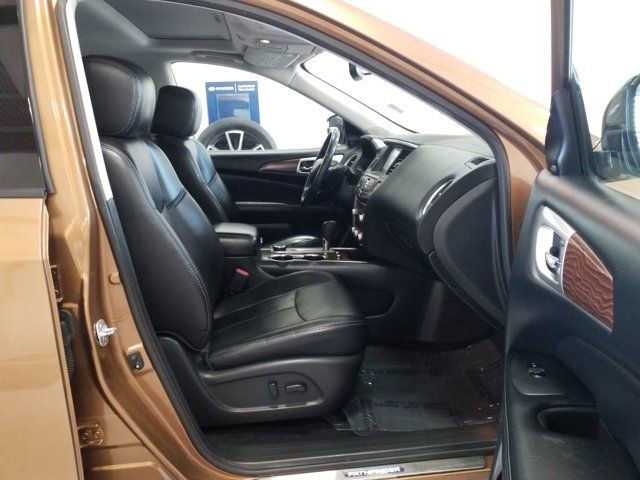Used 2017 Nissan Pathfinder Platinum w/ Family Entertainment Package AWD/4WD image 16