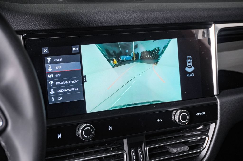 Certified 2026 Porsche Macan AWD/4WD image 23
