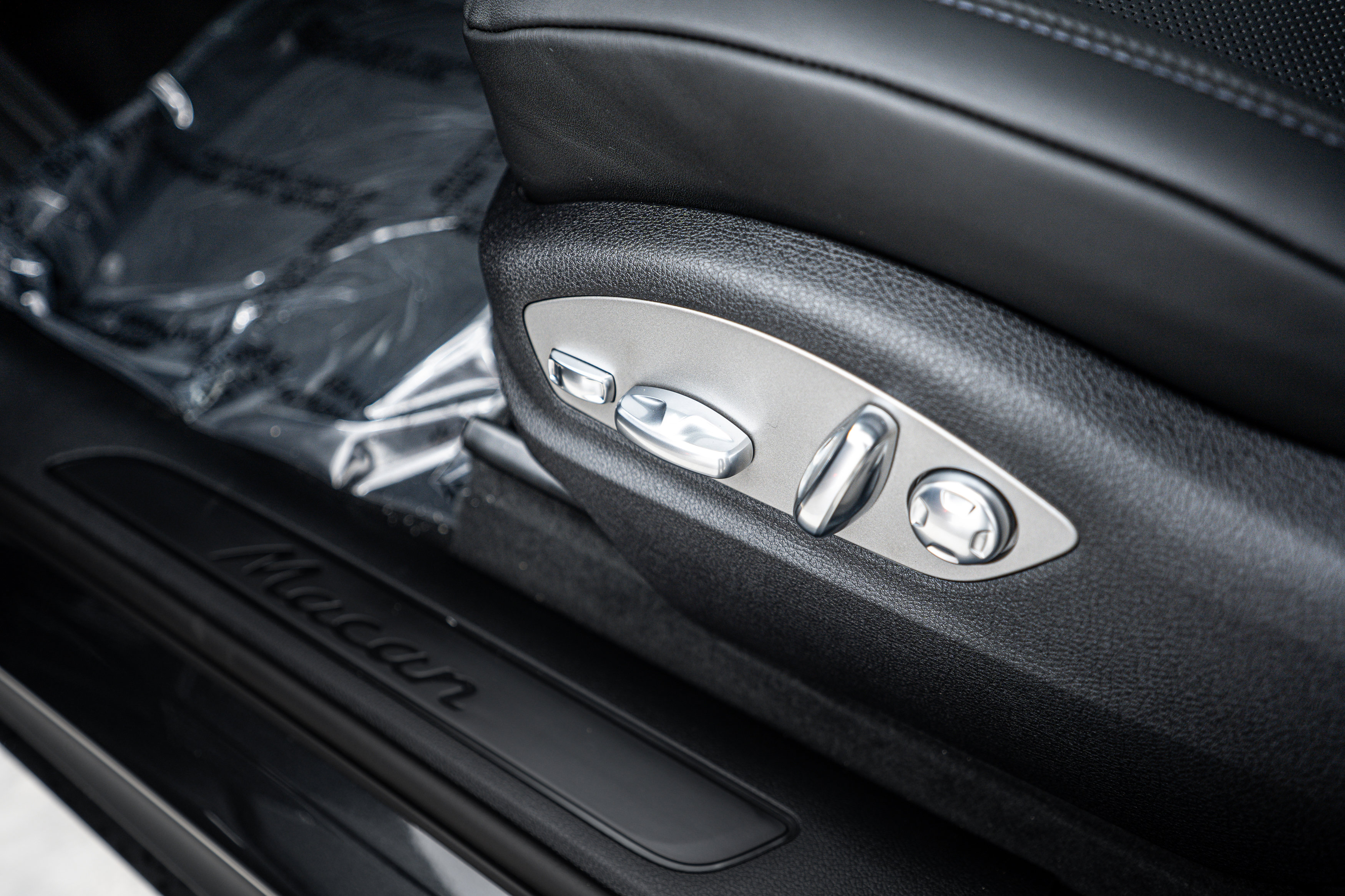 New 2025 Porsche Macan image 18