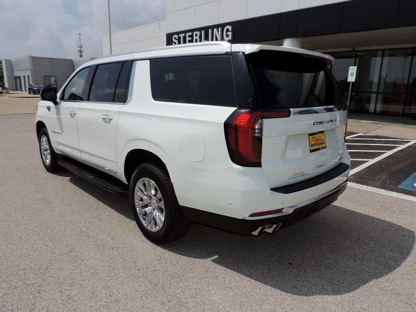 Certified 2025 GMC Yukon XL Denali AWD/4WD image 7