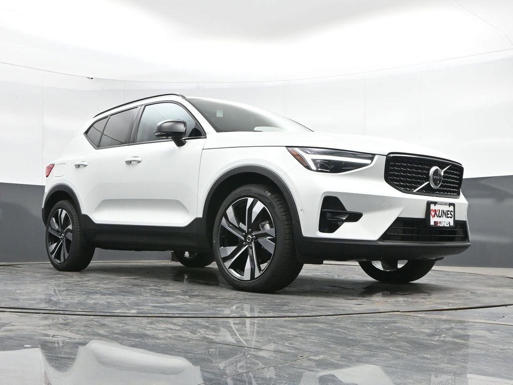 New 2025 Volvo XC40 B5 Plus w/ Protection Package Premier image 41