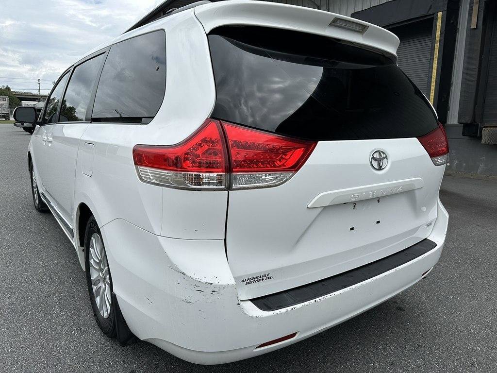 Used 2013 Toyota Sienna XLE FWD image 3