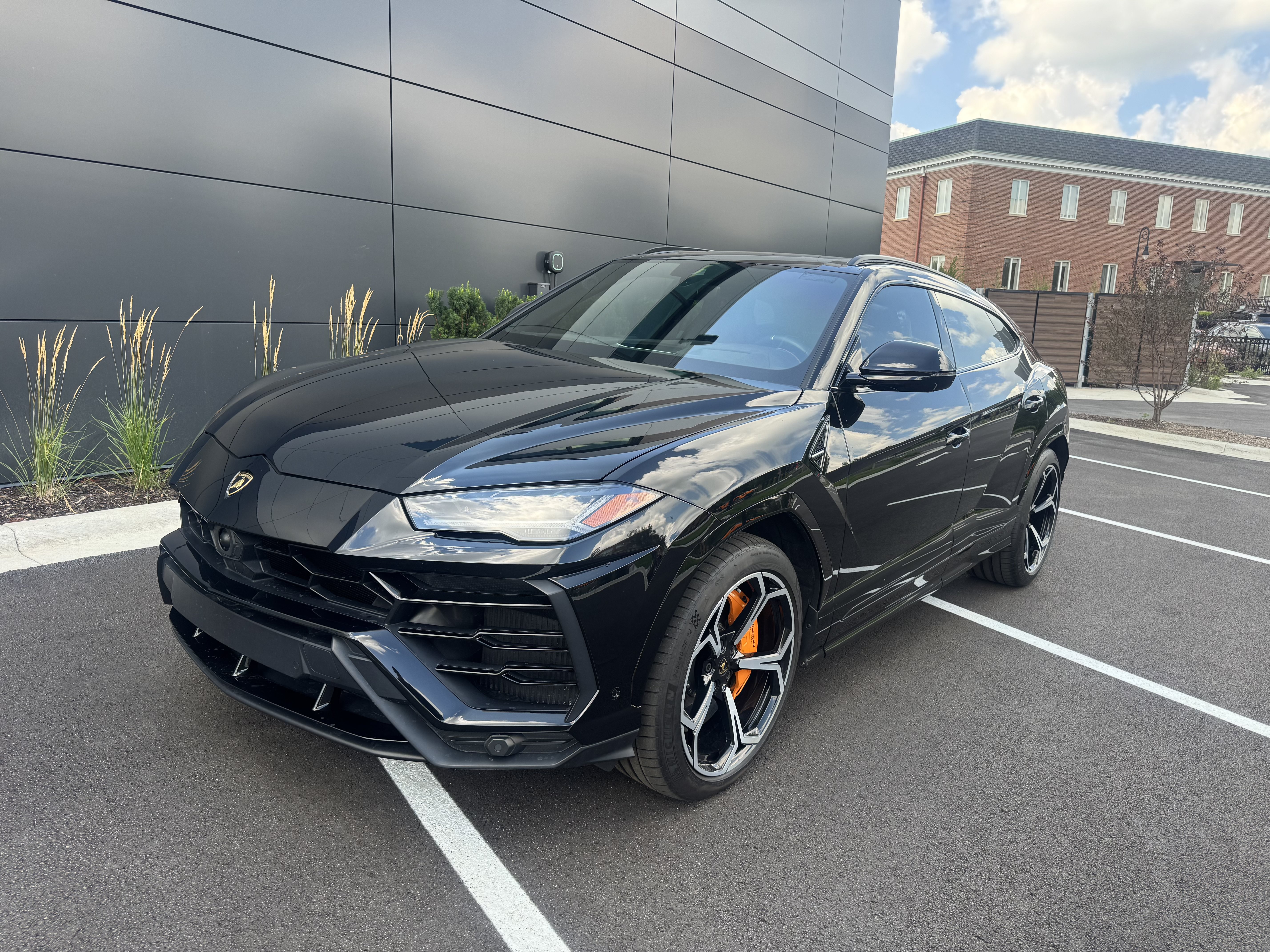 Used 2020 Lamborghini Urus AWD/4WD image 2
