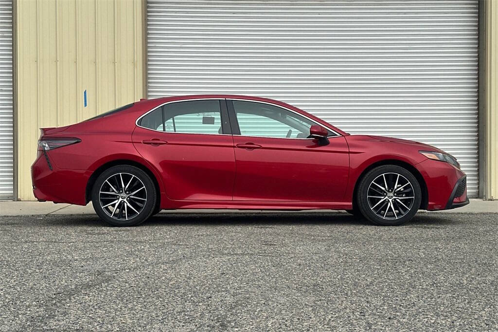 Used 2024 Toyota Camry SE image 7