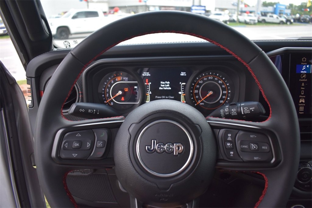 Used 2024 Jeep Wrangler Unlimited Rubicon w/ Technology Group image 30