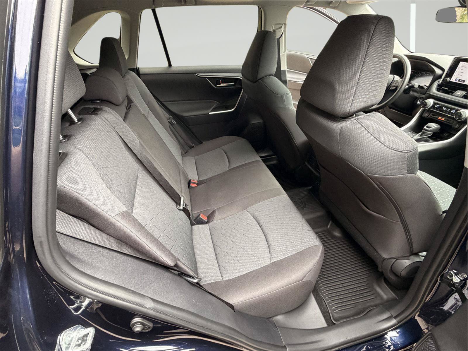 Used 2025 Toyota RAV4 XLE w/ Convenience Package FWD image 29