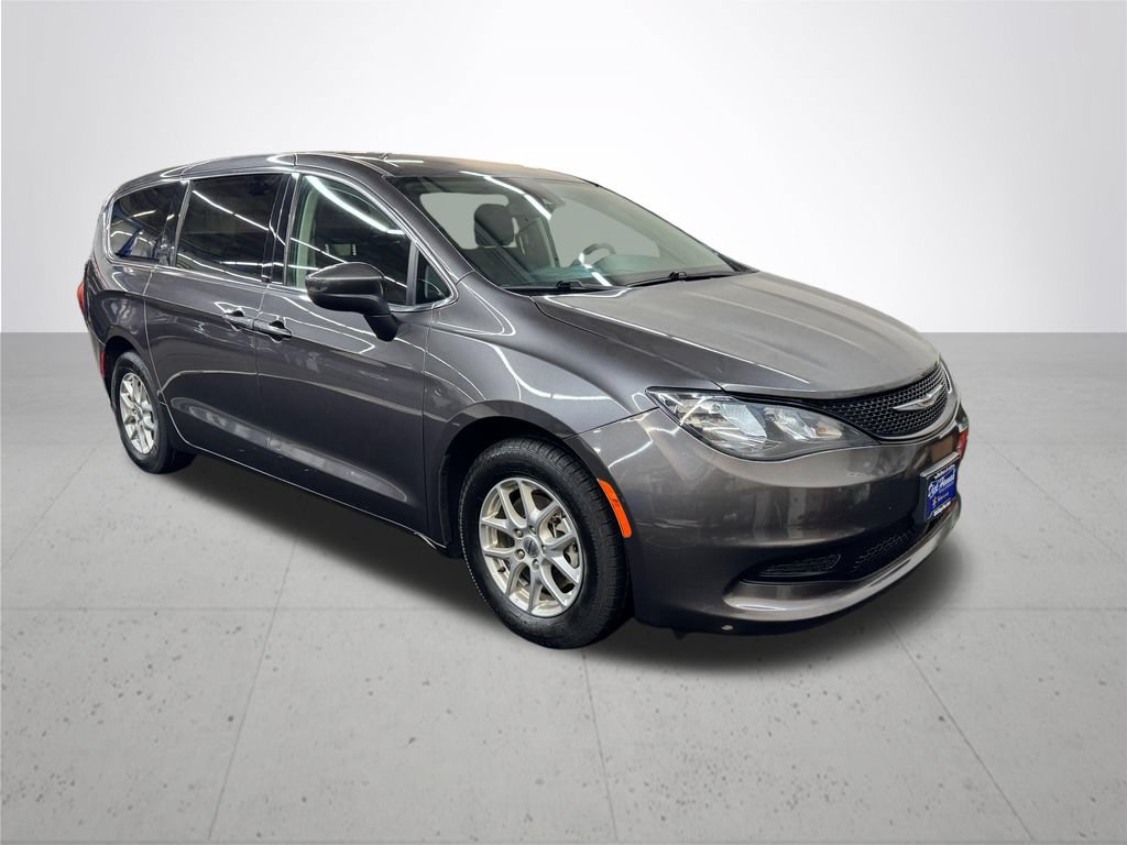 Used 2023 Chrysler Voyager LX FWD image 9