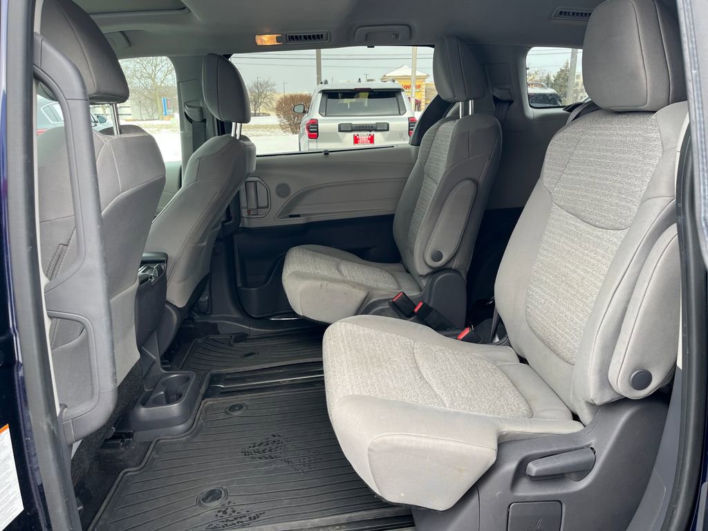 Certified 2021 Toyota Sienna LE image 27