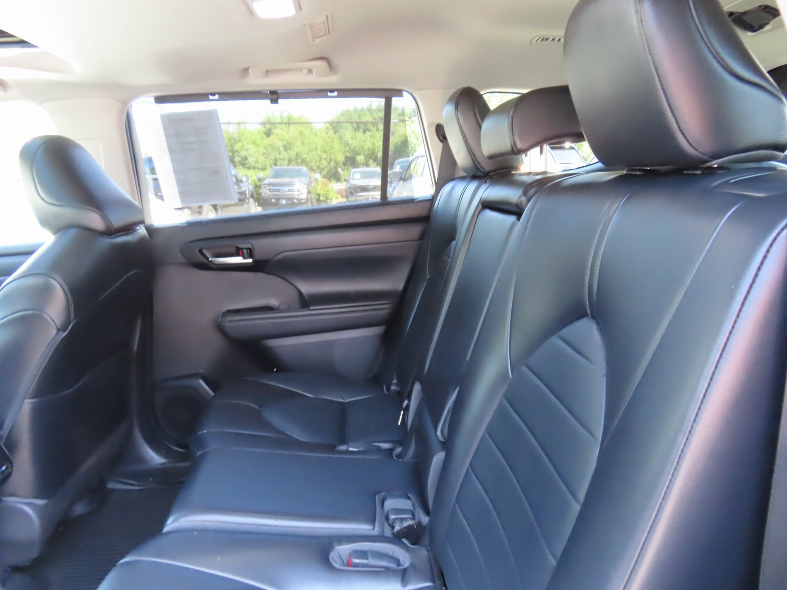 Used 2022 Toyota Highlander XLE image 36