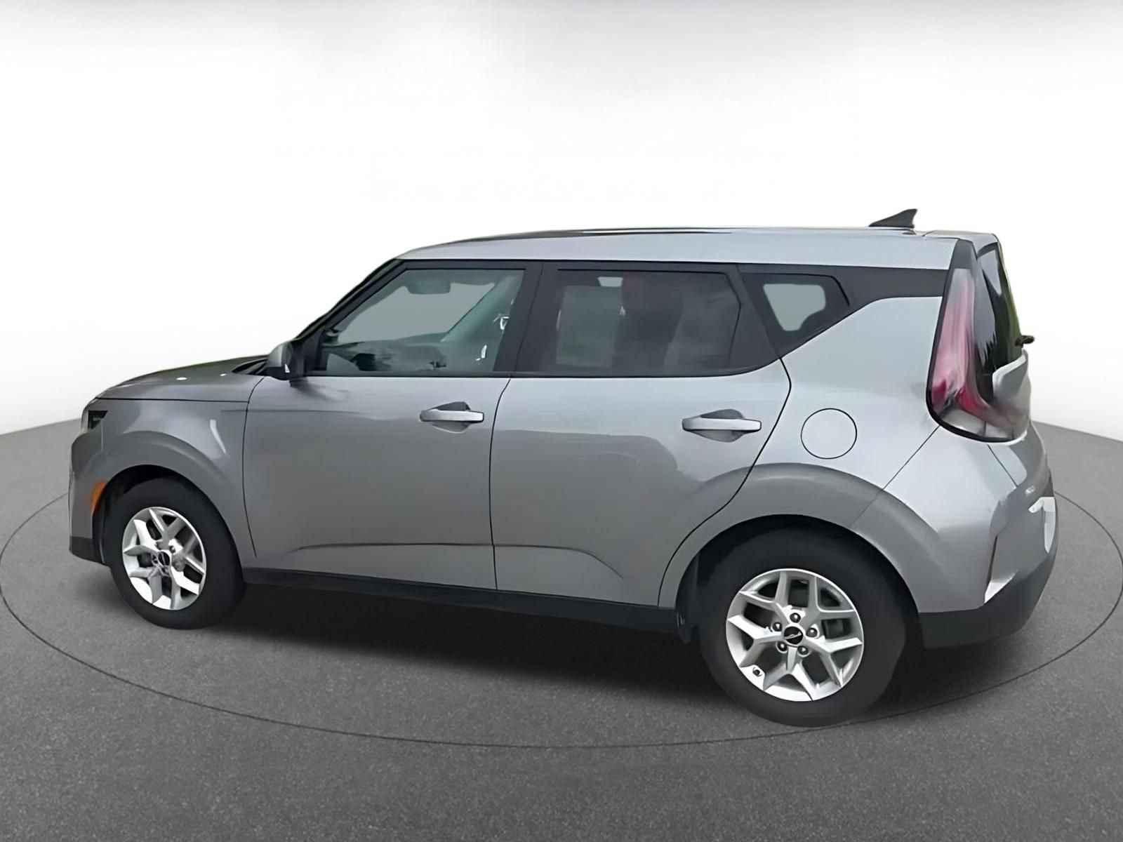Used 2025 Kia Soul LX w/ LX Technology Package FWD image 9