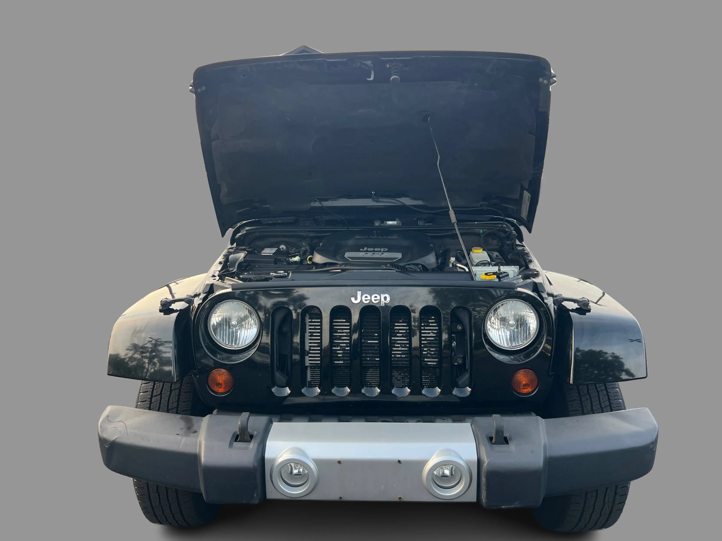 Used 2012 Jeep Wrangler Unlimited Sahara w/ Connectivity Group AWD/4WD image 13