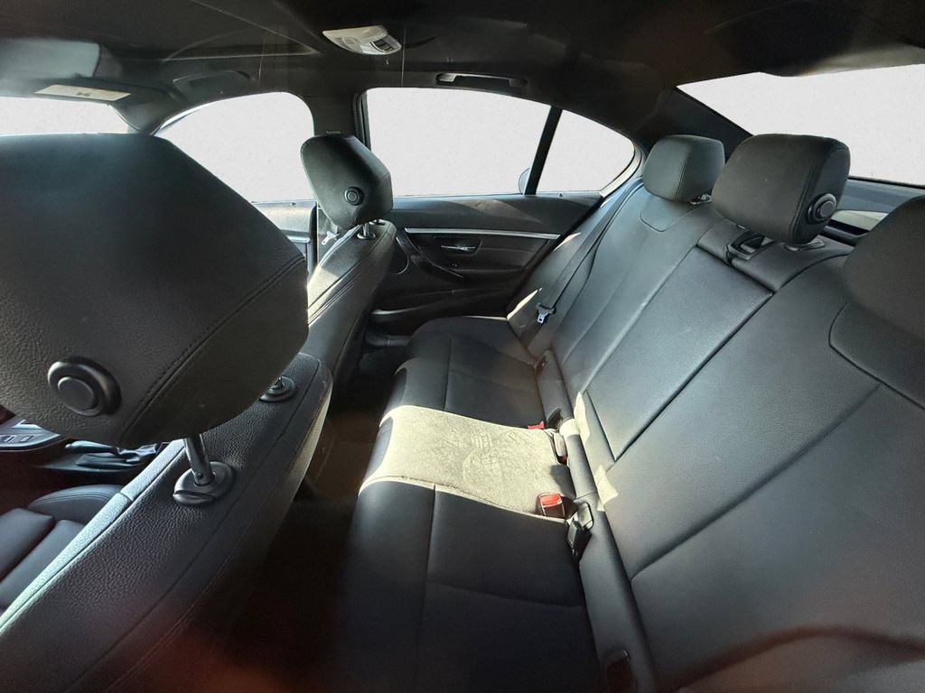Used 2018 BMW 330i xDrive Sedan AWD/4WD image 8