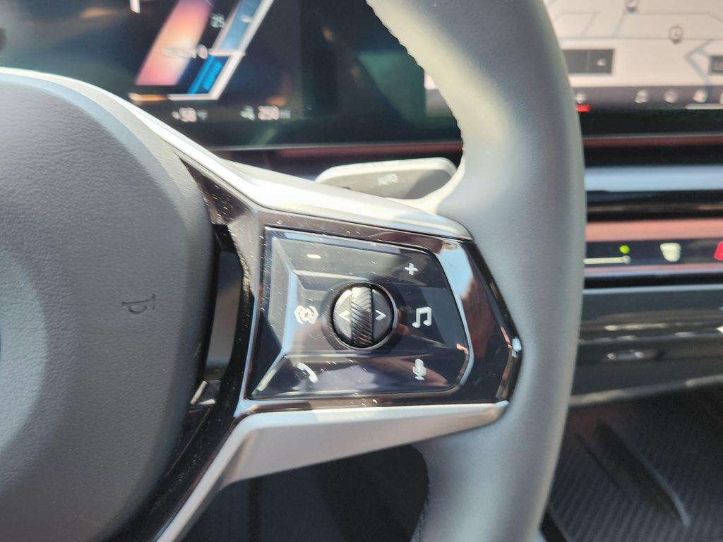 Used 2025 BMW i5 eDrive40i w/ Premium Package RWD image 40