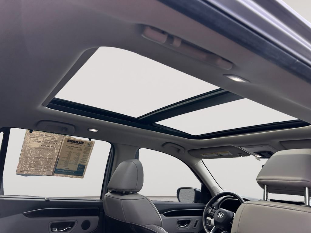 Used 2025 Honda Pilot Touring image 15