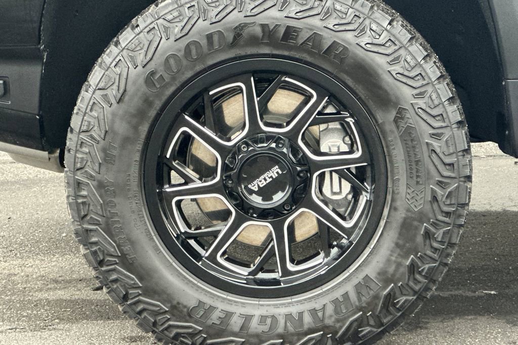 Used 2024 Chevrolet Silverado 1500 ZR2 w/ Technology Package image 26