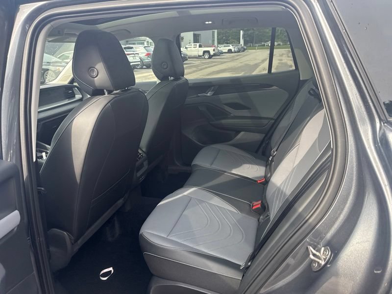 Used 2025 Volkswagen Tiguan SE w/ Panoramic Sunroof Package AWD/4WD image 6
